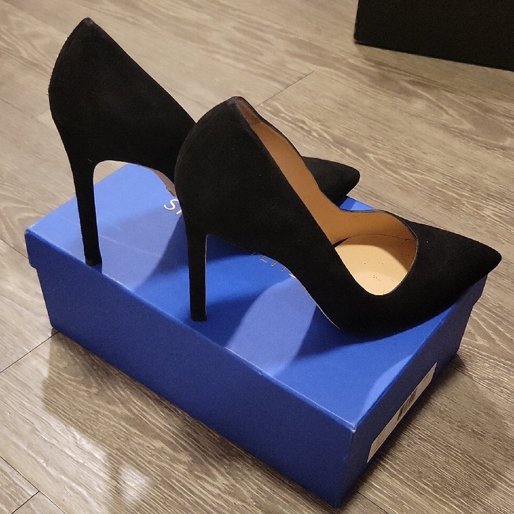 New Stuart Weitzman Elegant Black Stiletto Heels